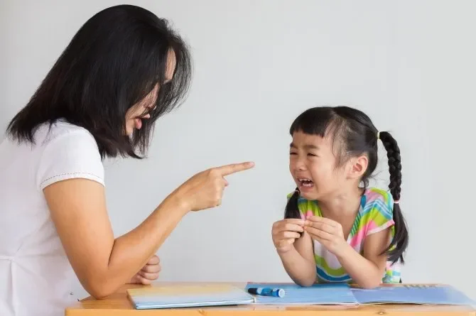 Tạo áp lực và so sánh với trẻ khác: "Tổn thương" tâm lý