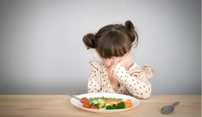 Ép trẻ ăn quá nhiều hoặc quá ít: "Cán cân" khó tìm